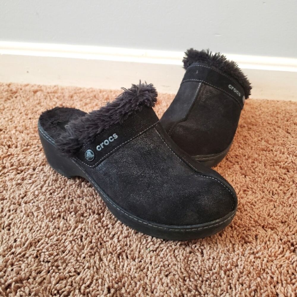 Crocs cobbler shimmer black leather slip on faux fur lined heeled mules suede 9